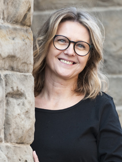 Emina frisör på Hårstudion